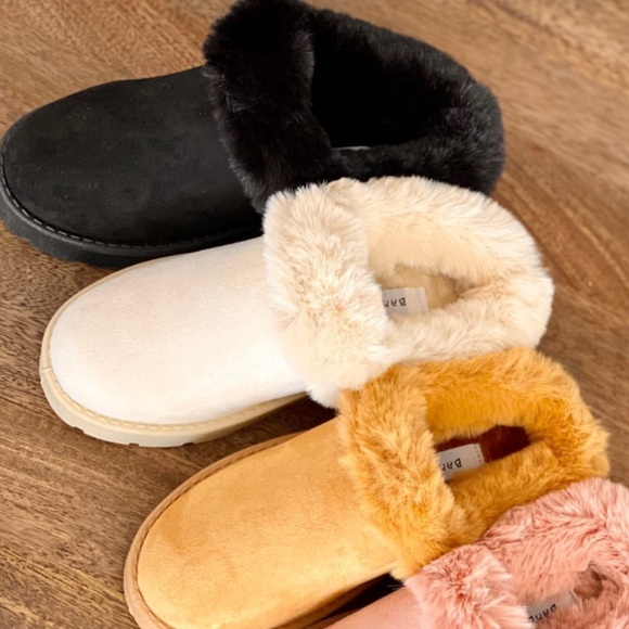 Cozy Slippers Black - Picture 4 of 6